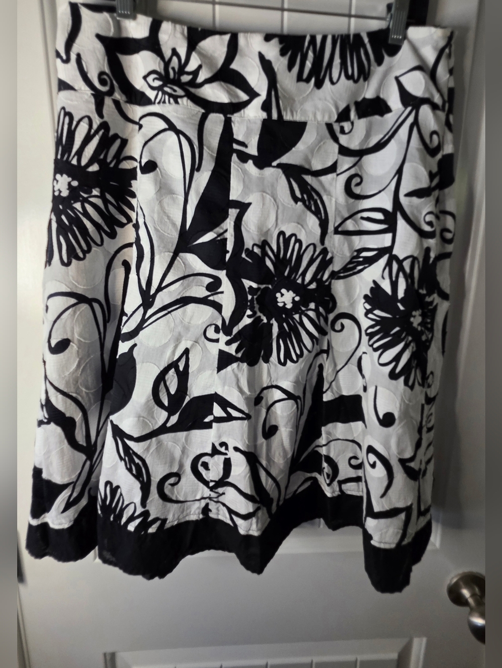 Lane Bryant Black & White Floral A-Line Women's Skirt Size 14 ❤️❤️